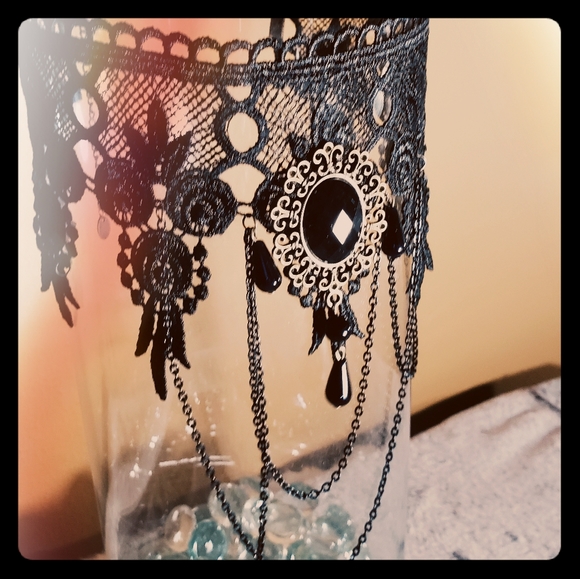 Black choker - Picture 1 of 3